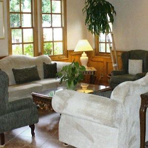 The Santa Anita Inn